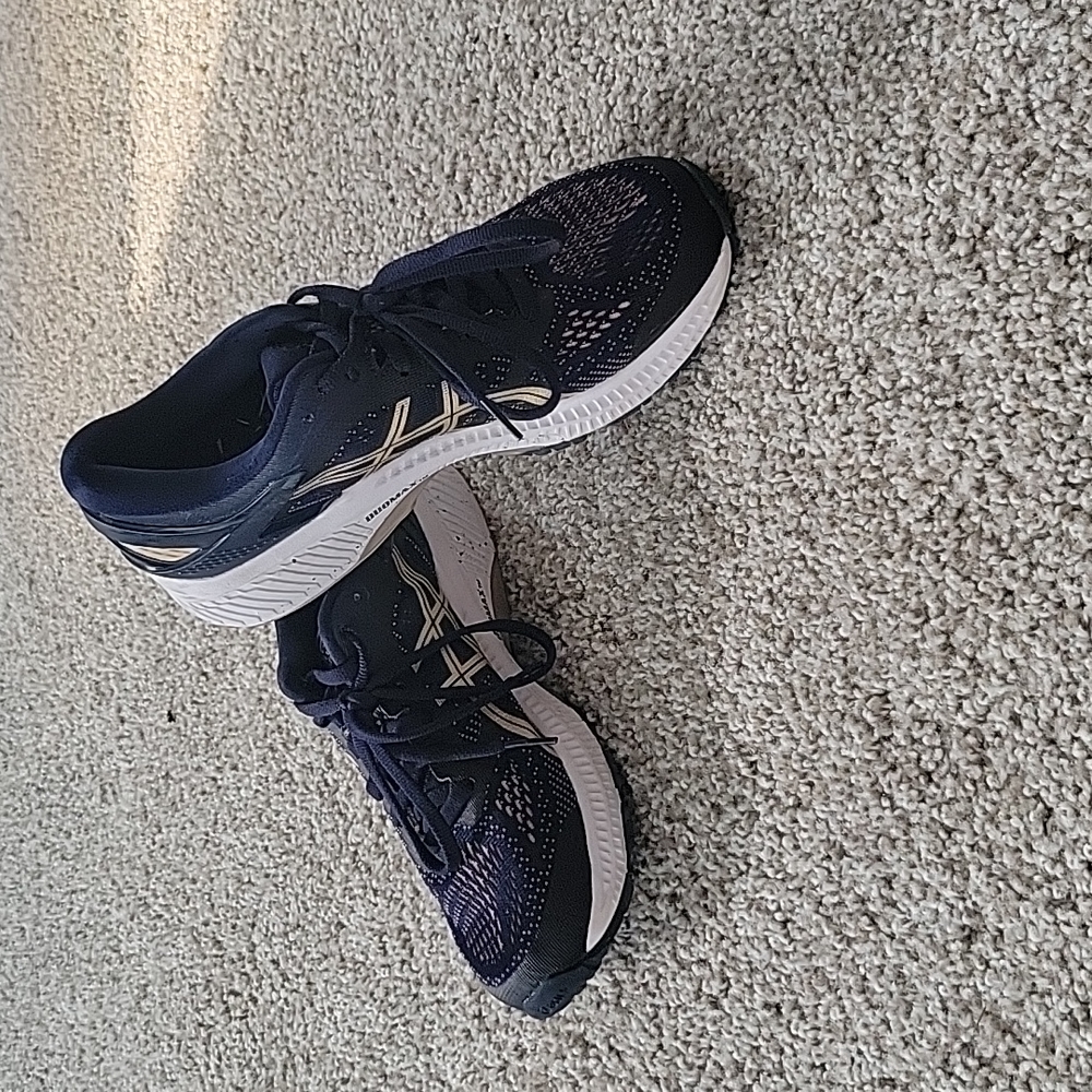 Womens Asics Gel Kayano 26, size 9